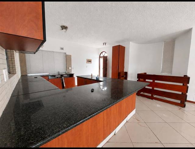 3 BEDROOM APARTMENT FOR SALE IN MARGATE BEACH
